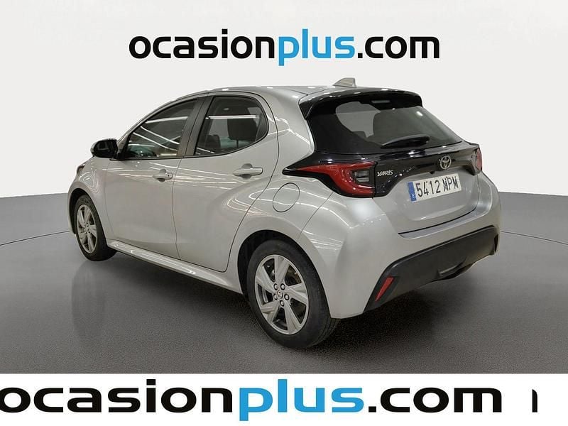 Usado Toyota Yaris Hybrid Active 116 CV (85 kW) 2024 Gris plata Utilitario