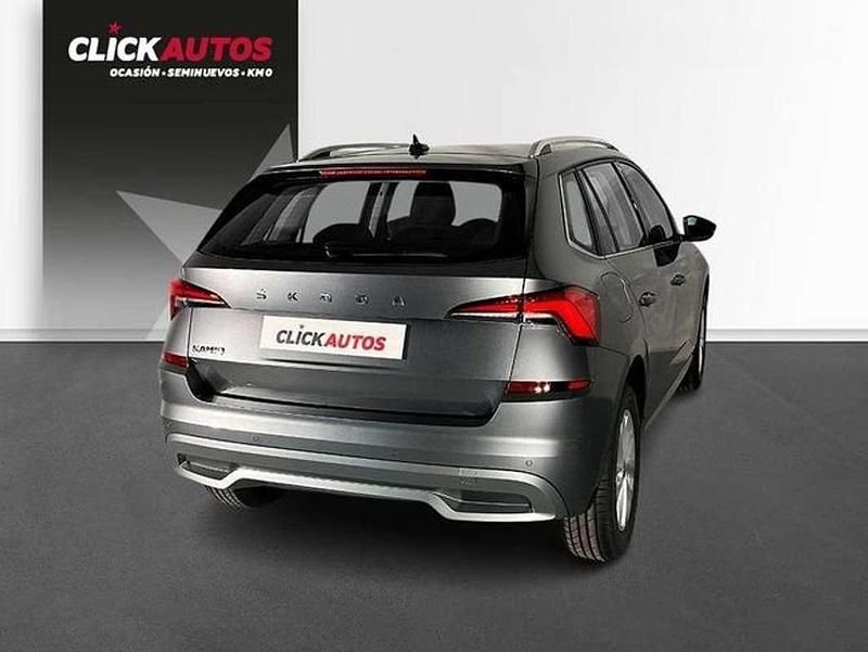 Usado Skoda Kamiq Ambition 110 CV (80 kW) 2023 Gris SUV