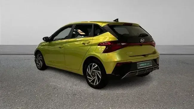 Usado Hyundai i20 100 CV (73 kW) 2024 Verde Utilitario