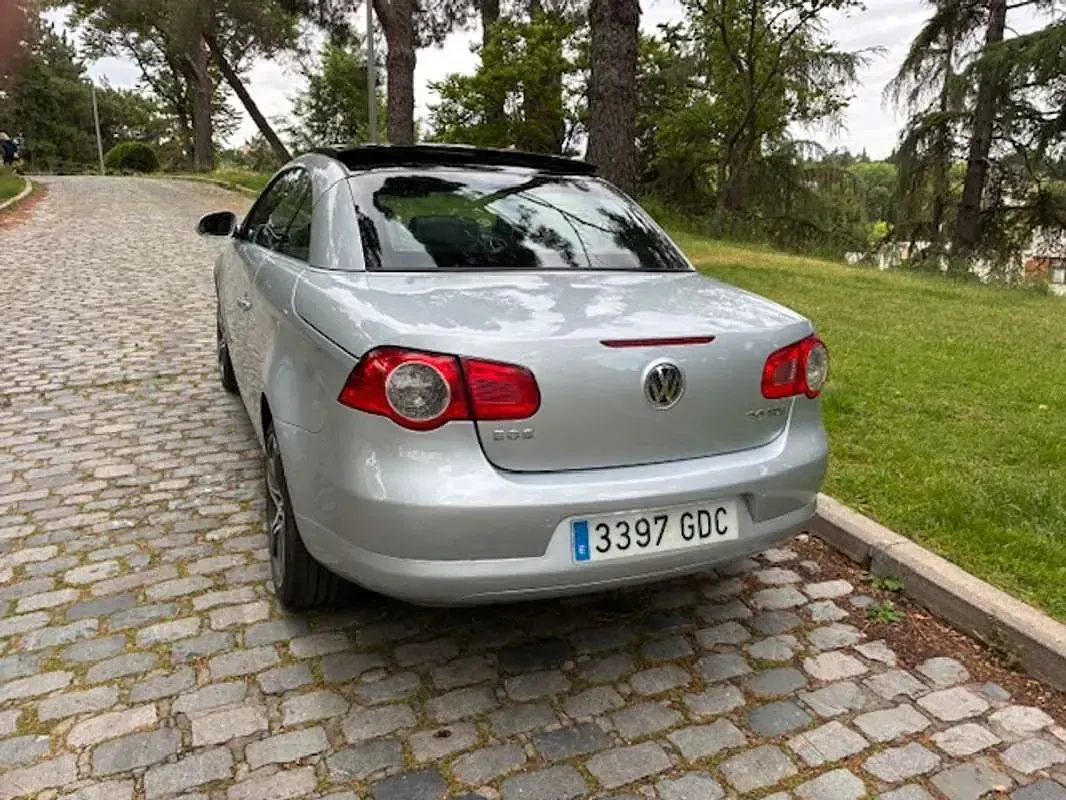 Usado VW Eos Individual 140 CV (102 kW) 2008 Plateado Descapotable