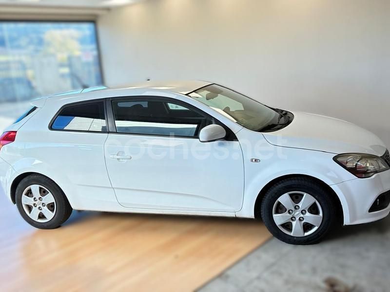 Brugt Kia ProCeed 90 HK (66 kW) 2011 Hvid Hatchback