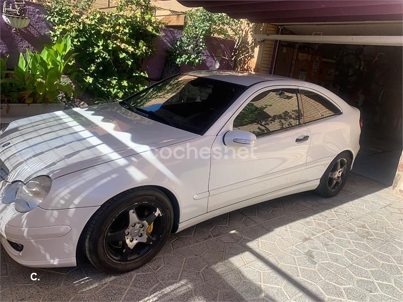 Blanco Usado 2004 Mercedes C180 Berlina | 3900 € (Precio justo) - Imagen 1/4