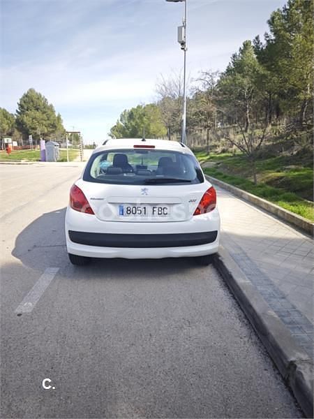 Usado Peugeot 207 70 CV (51 kW) 2006 Blanco Berlina