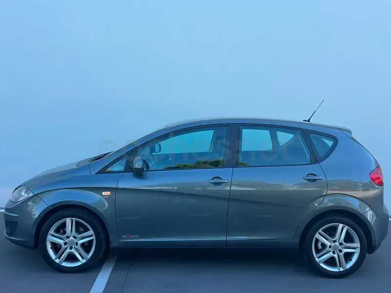 Usado Seat Altea Style 125 CV (91 kW) 2012 Gris / plata Monovolumen