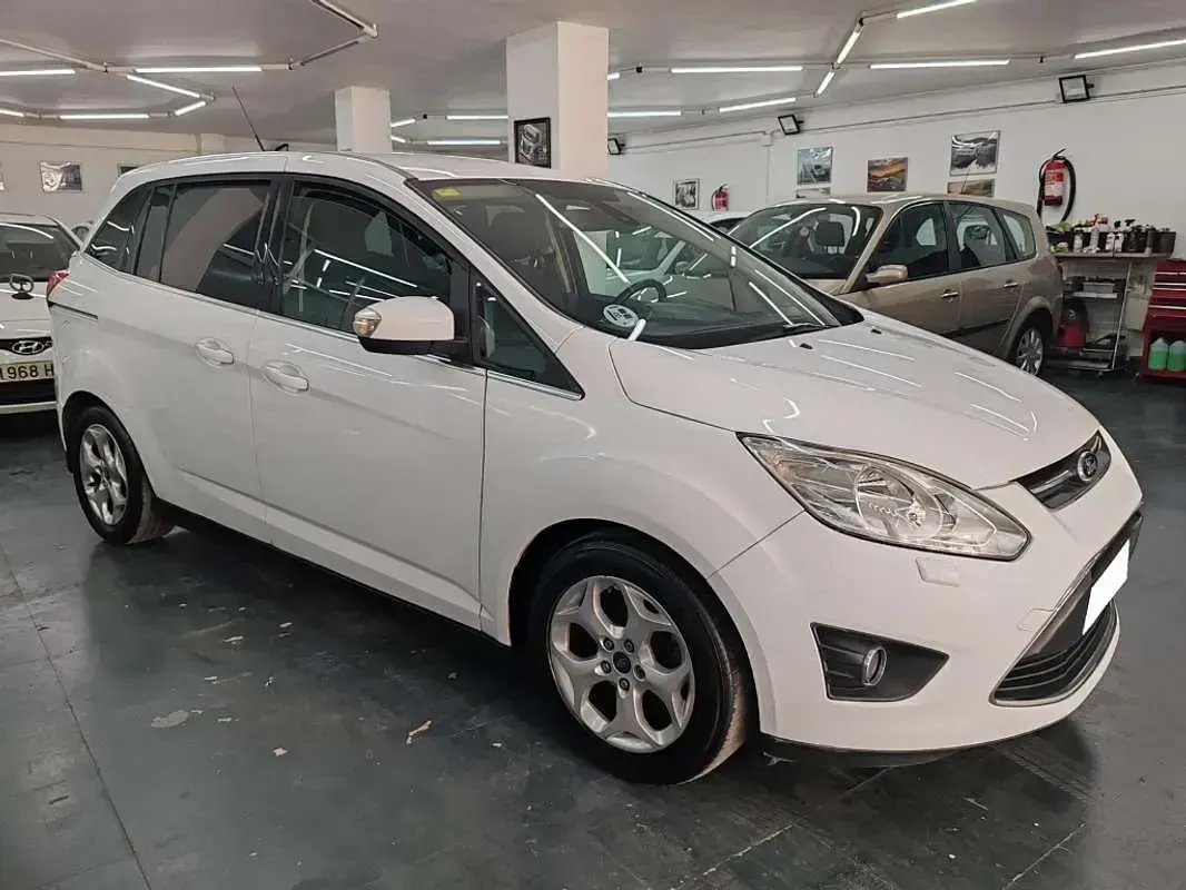 Usado Ford Grand C-Max Trend 116 CV (85 kW) 2012 Blanco Monovolumen