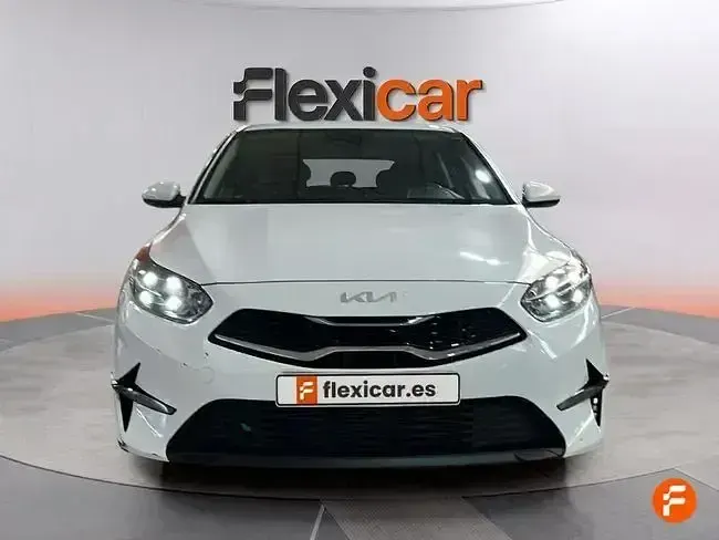 Usado Kia Ceed 136 CV (100 kW) 2023 Blanco Utilitario