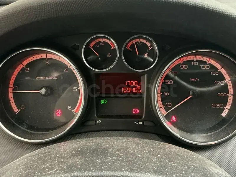 Usado Peugeot 308 SW Active 92 CV (67 kW) 2011 Blanco Familiar