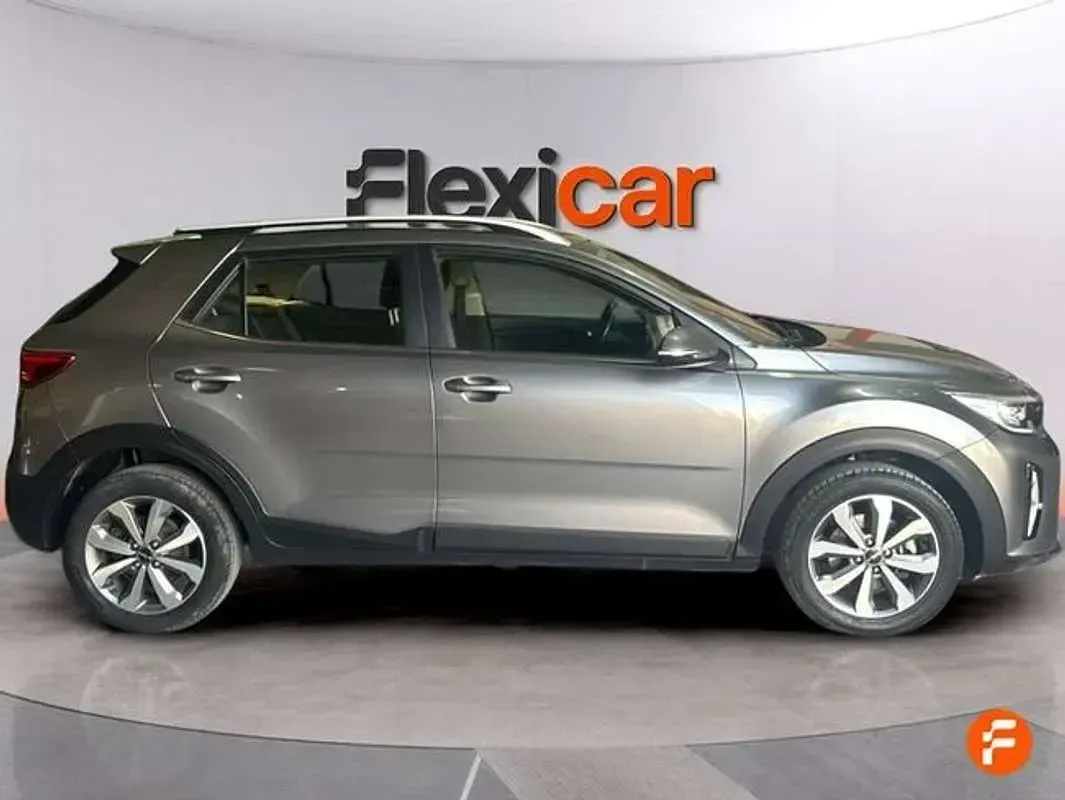 Usado Kia Stonic 101 CV (74 kW) 2024 Gris SUV