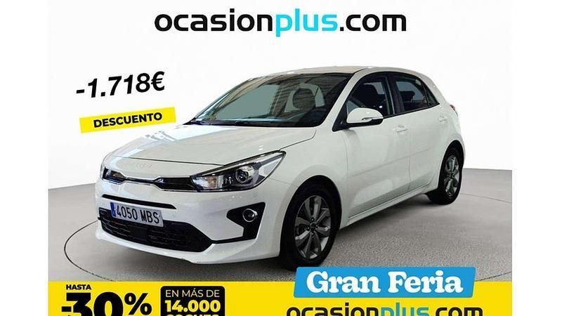 Blanco Usado 2022 Kia Rio Utilitario | 17.182 € (Precio justo) - Imagen 1/4