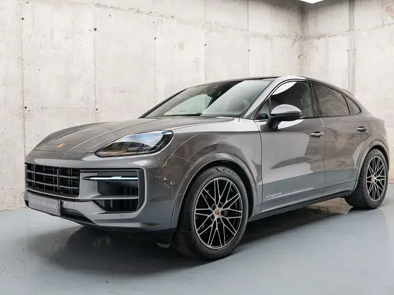 Usado Porsche Cayenne 353 CV (259 kW) 2023 Gris / plata SUV