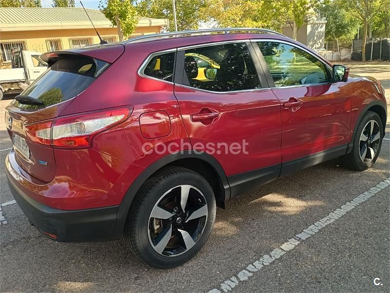 Usado Nissan Qashqai 360º 110 CV (80 kW) 2014 Granate SUV