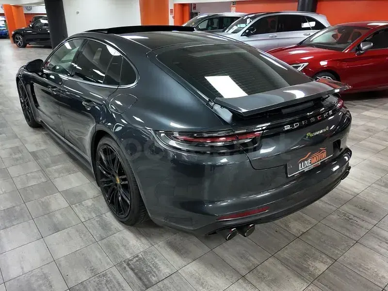Usado Porsche Panamera 4 462 CV (339 kW) 2020 Gris / plata Berlina