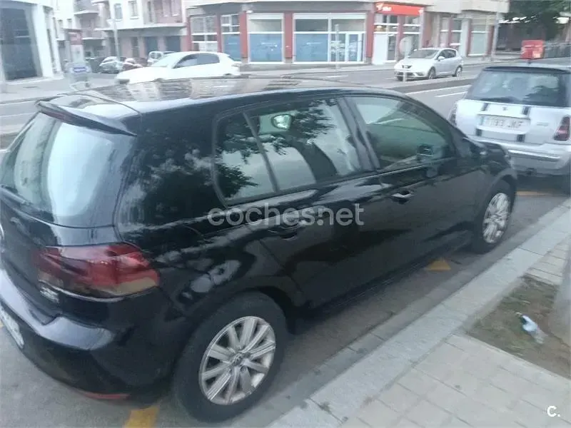 Usado VW Golf VI 105 CV (77 kW) 2011 Negro Utilitario