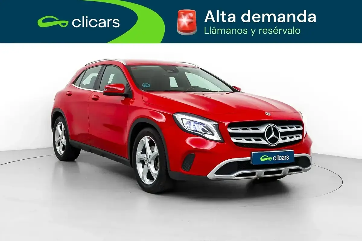 Usado Mercedes GLA180 122 CV (89 kW) 2018 Rojo SUV