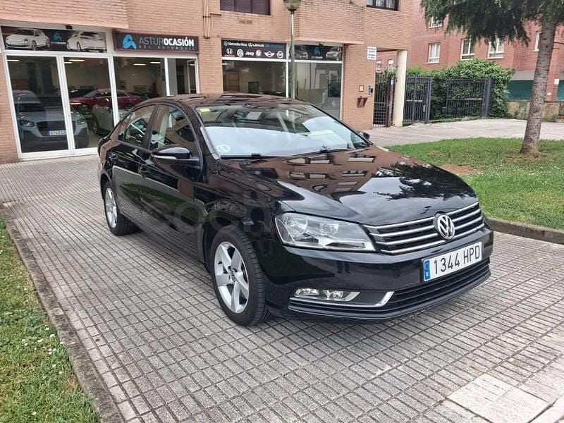 Begagnad VW Passat 105 HK (77 kW) 2013 Blå Sedan