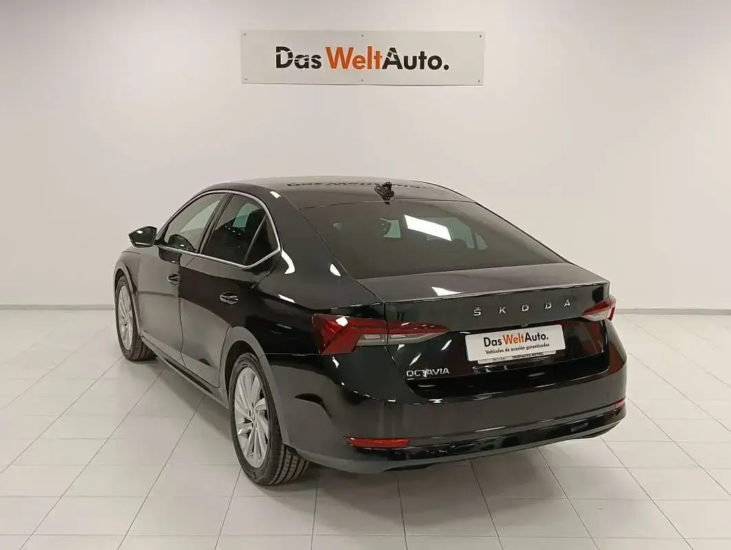 Usado Skoda Octavia Style 150 CV (110 kW) 2021 Negro Utilitario