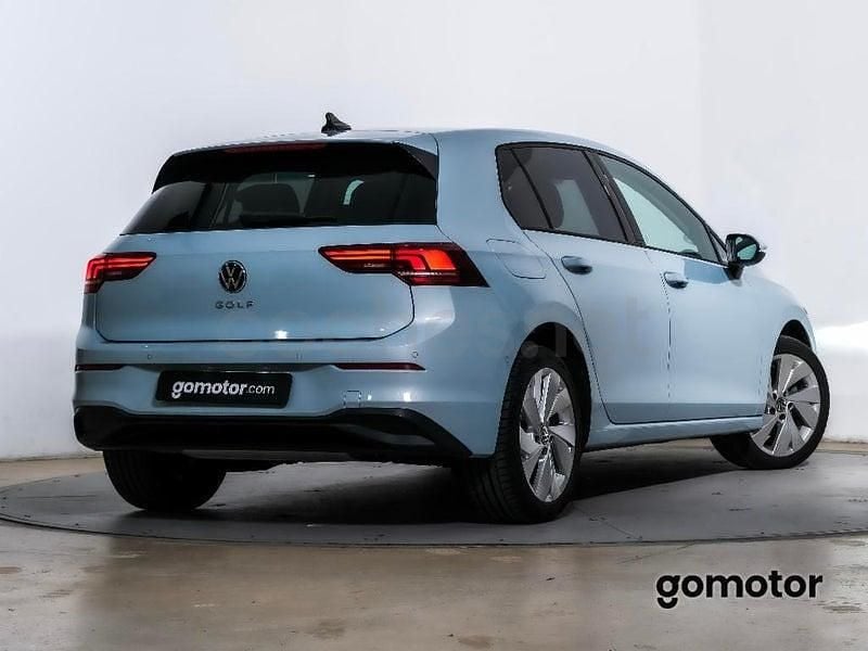 Usado VW Golf VIII 115 CV (84 kW) 2025 Gris / plata Berlina