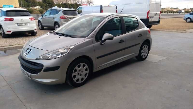 Usado Peugeot 207 70 CV (51 kW) 2007 Gris Utilitario