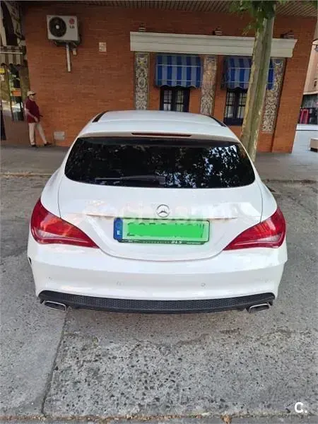 Usado Mercedes CLA220 Shooting Brake AMG line 177 CV (130 kW) 2015 Verde Familiar