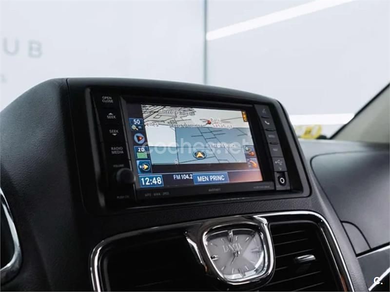 Usado Lancia Voyager Platinum 177 CV (130 kW) 2014 Negro Monovolumen