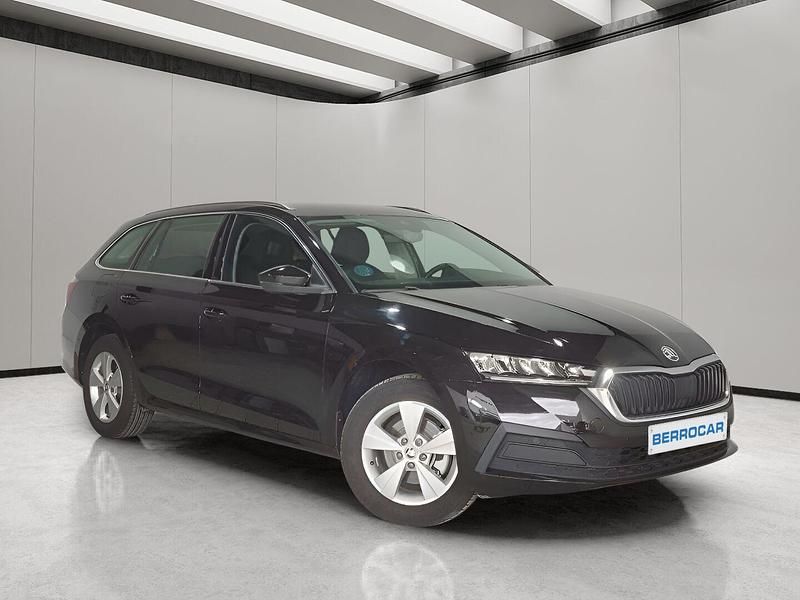 Negro Usado 2022 Skoda Octavia Ambition Familiar | 20.990 € (Precio justo) - Imagen 1/4