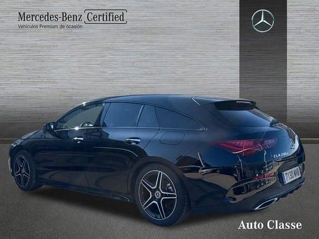 Usado Mercedes CLA200 Shooting Brake AMG line 150 CV (110 kW) 2024 Negro noche Familiar