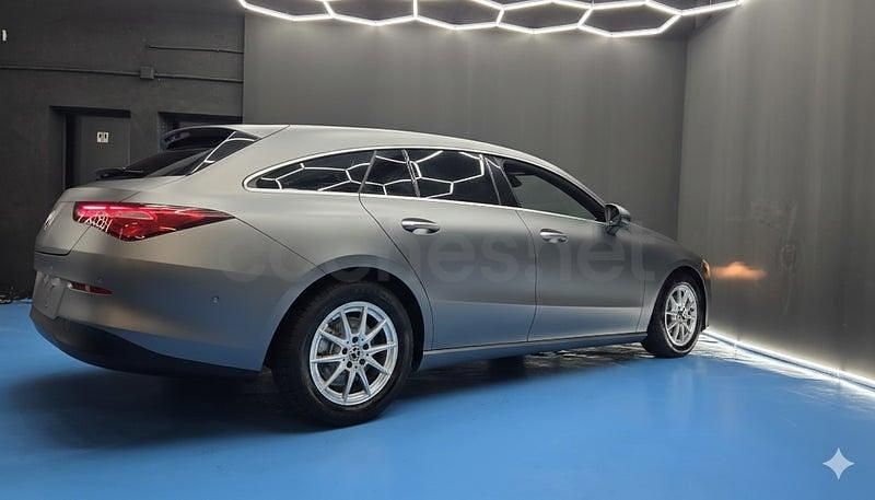 Usado Mercedes CLA200 Shooting Brake 150 CV (110 kW) 2022 Gris / plata Familiar