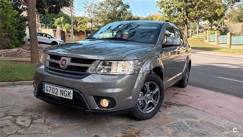 Usado Fiat Freemont Lounge 140 CV (102 kW) 2014 Gris / plata SUV