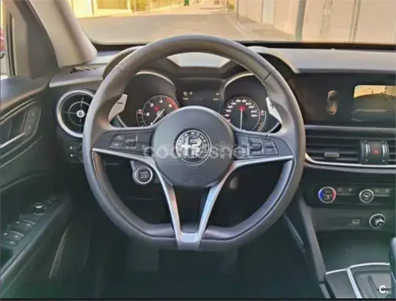 Usado Alfa Romeo Stelvio Super 180 CV (132 kW) 2018 Azul SUV