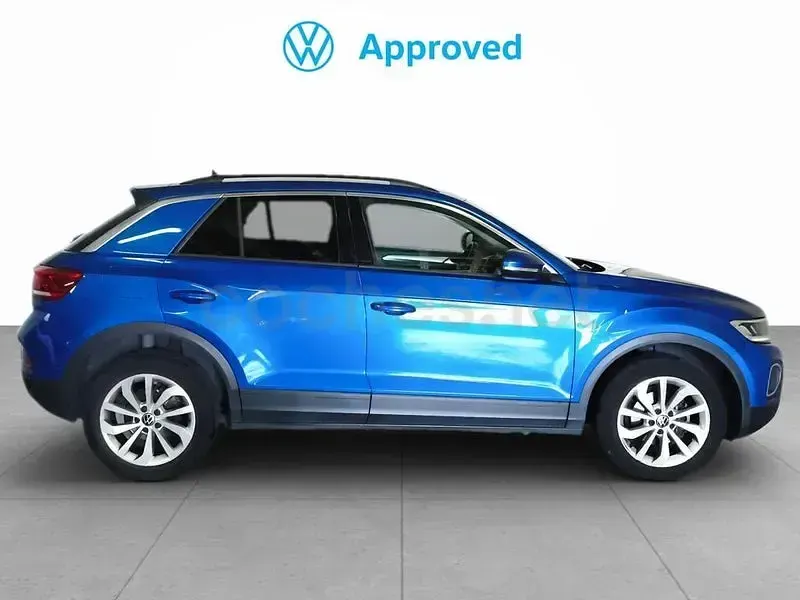 Usado VW T-Roc Life 110 CV (80 kW) 2024 Azul SUV