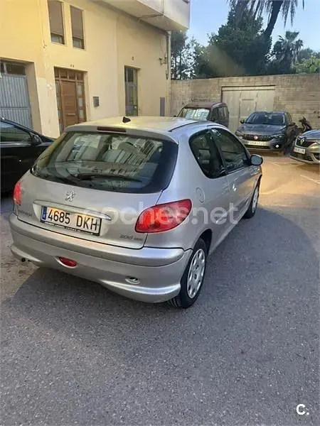 Usado Peugeot 206 70 CV (51 kW) 2005 Gris / plata Berlina