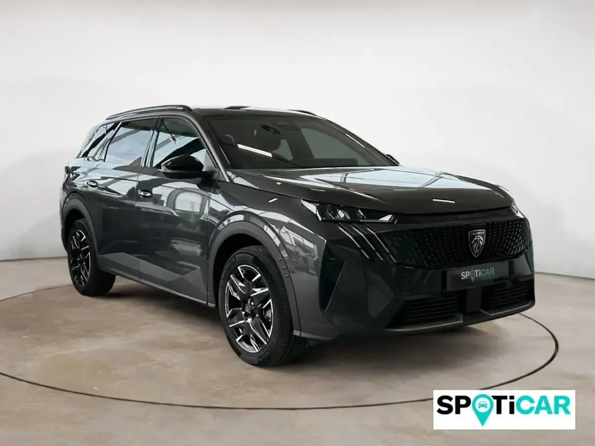 Usado Peugeot 5008 Allure 145 CV (106 kW) 2025 Gris SUV