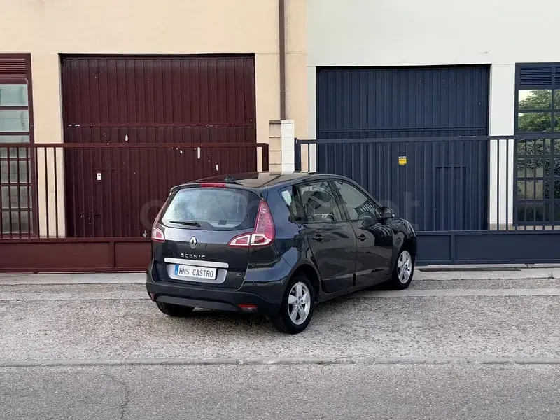 Usado Renault Scénic III Authentique 95 CV (69 kW) 2012 Gris / plata Monovolumen