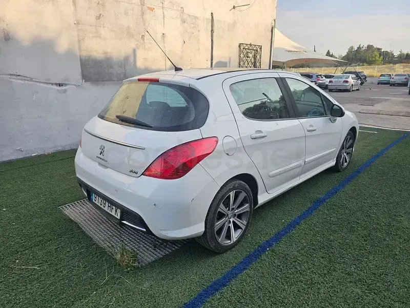 Usado Peugeot 308 Allure 156 CV (114 kW) 2011 Blanco Berlina