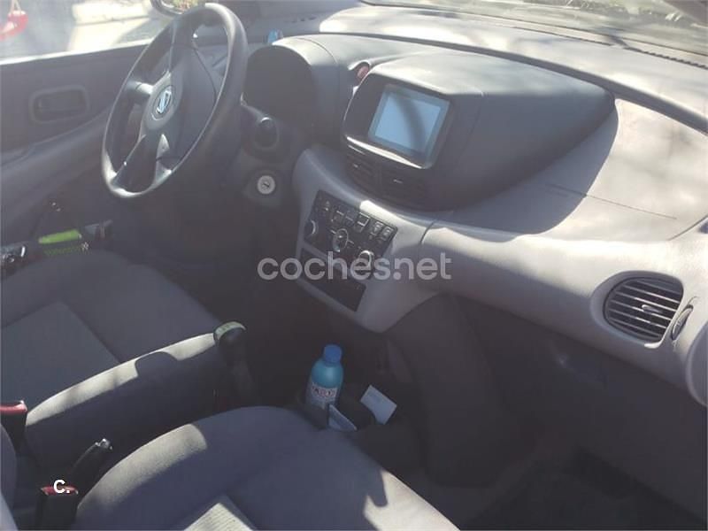 Usado Nissan Almera Tino Acenta 112 CV (82 kW) 2004 Gris / plata Monovolumen