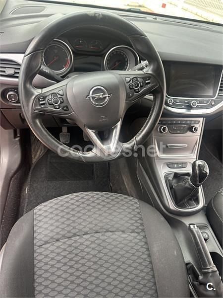 Usado Opel Astra Excellence 110 CV (80 kW) 2016 Rojo Berlina