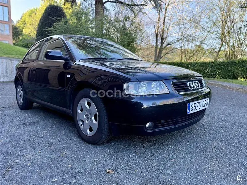 Käytetty Audi A3 Ambition 125 HP (91 kW) 2003 Musta Viistoperä
