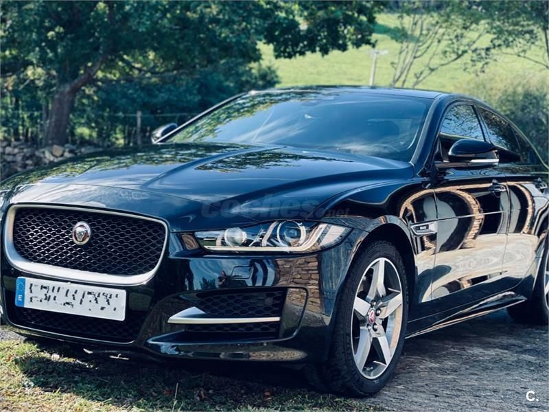 Usado Jaguar XE R-Sport 180 CV (132 kW) 2019 Negro Berlina