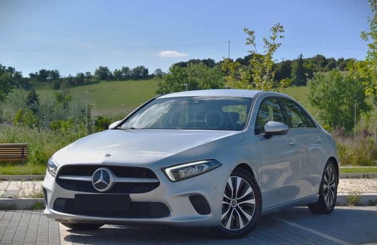 Usado Mercedes A200 Progressive 163 CV (119 kW) 2019 Gris (montaña) Berlina