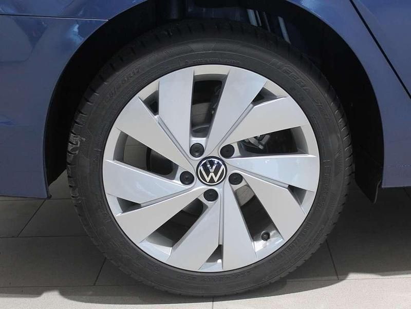 Usado VW Golf VIII Style 150 CV (110 kW) 2024 Azul Familiar