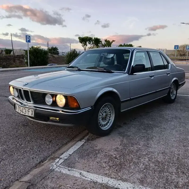 Usado BMW 745 252 CV (185 kW) 1984 Plateado Berlina