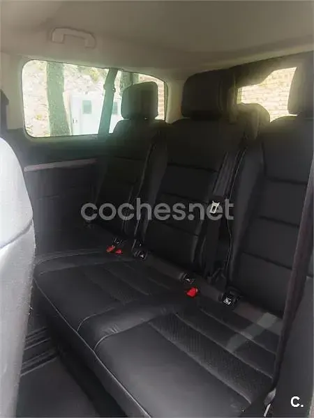Usado Peugeot Traveller Business-Line 180 CV (132 kW) 2025 Negro Monovolumen