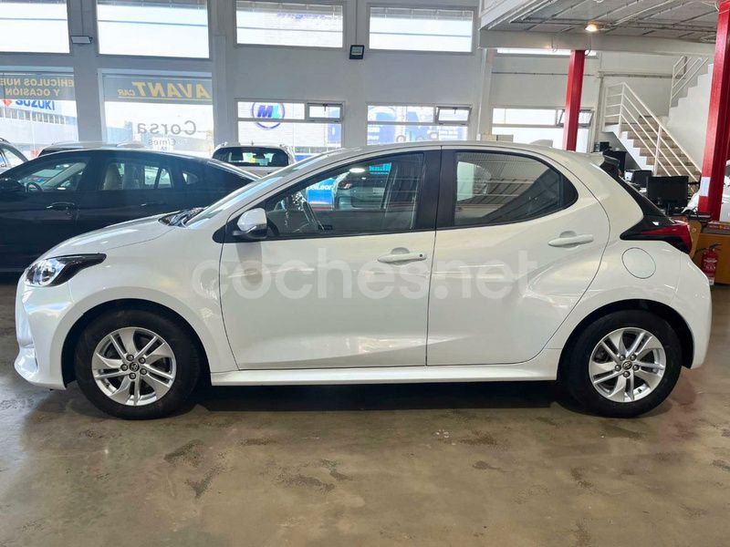 Usado Toyota Yaris Hybrid Active 116 CV (85 kW) 2021 Blanco Berlina