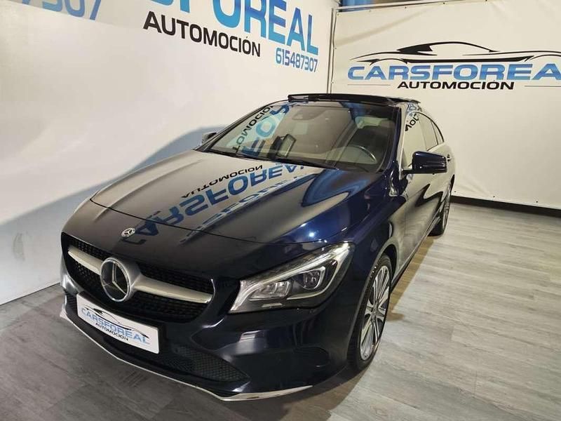Usado Mercedes CLA220 Shooting Brake 177 CV (130 kW) 2018 Azul Familiar