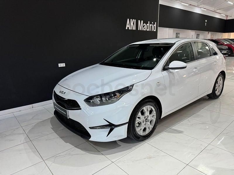 Usado Kia Ceed 120 CV (88 kW) 2024 Blanco Utilitario