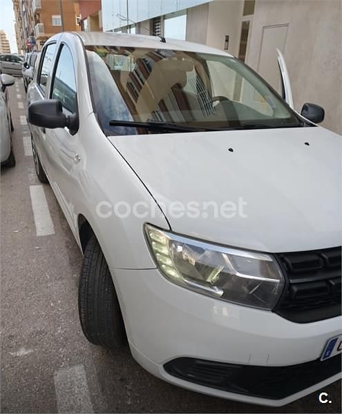 Usado Dacia Sandero Base 73 CV (53 kW) 2017 Blanco Berlina