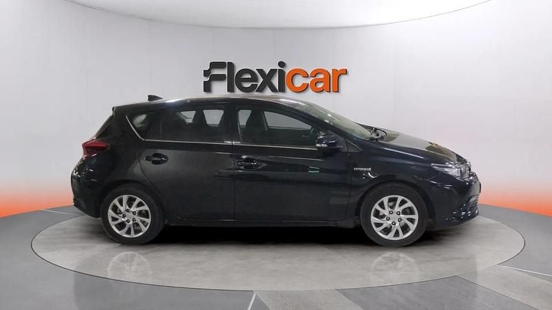 Usado Toyota Auris Hybrid Active 136 CV (100 kW) 2016 Negro Berlina