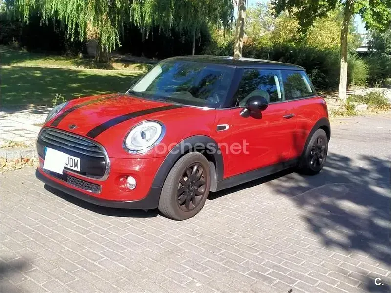 Usado Mini Cooper D 112 CV (82 kW) 2015 Rojo Utilitario
