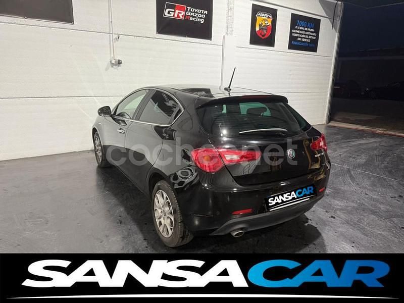 Usado Alfa Romeo Giulietta Super 120 CV (88 kW) 2016 Negro Berlina