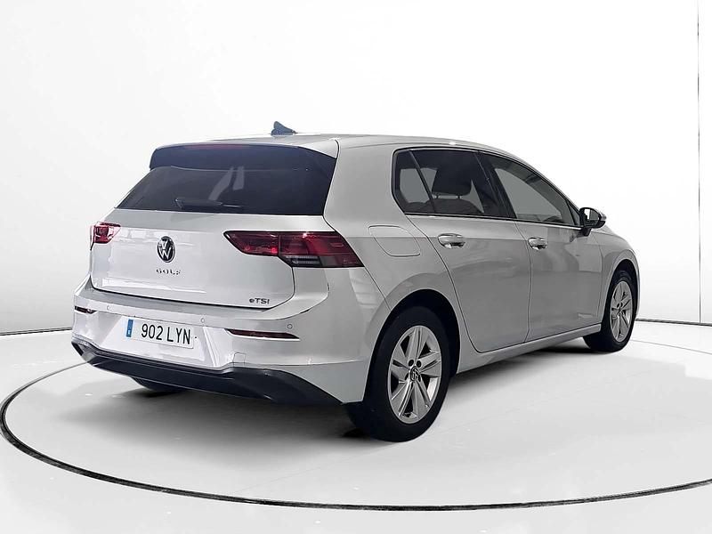Usado VW Golf VIII Life 111 CV (81 kW) 2022 Gris Utilitario